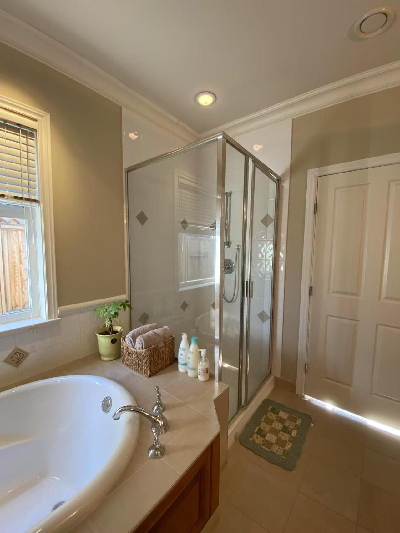 Lucky Suite, Two-Bedroom Suite With Independent Entrance In Richmond Close To Yvr Екстериор снимка